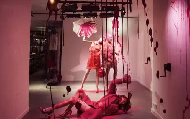 服装店橱窗陈列的设计及灯光用法解析