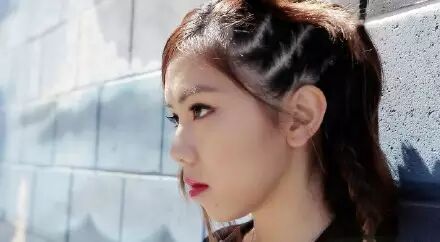 大腿粗、造型low！看了邓紫棋美国街拍，才知道什么叫美图都无法拯救……