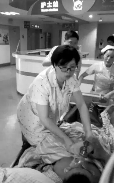 坚强!湖南救治最小胎龄宝宝,仅24周零5天;株洲女医生怀孕7月跳上病床救人丨早安湖南-怀孕期