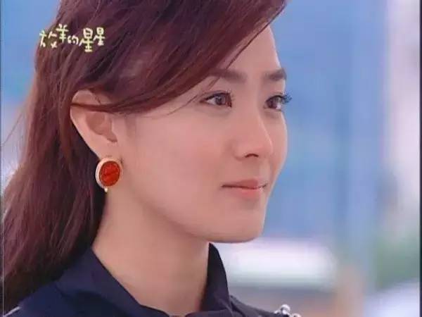 她和林心如是好姐妹,比林志玲性感,却是千年老二,坏到极致还是红不了……