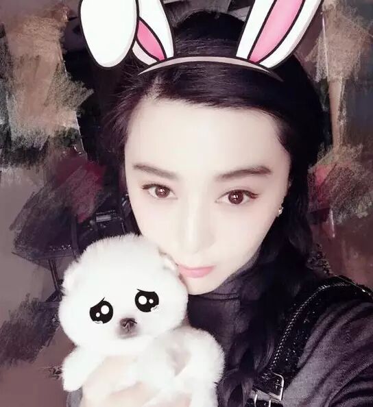 李晨晒女友照秀恩爱 范冰冰戴兔耳少女心