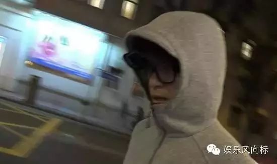 周星驰深夜现身餐厅打包剩菜回家 网友:好接地气儿的无敌...