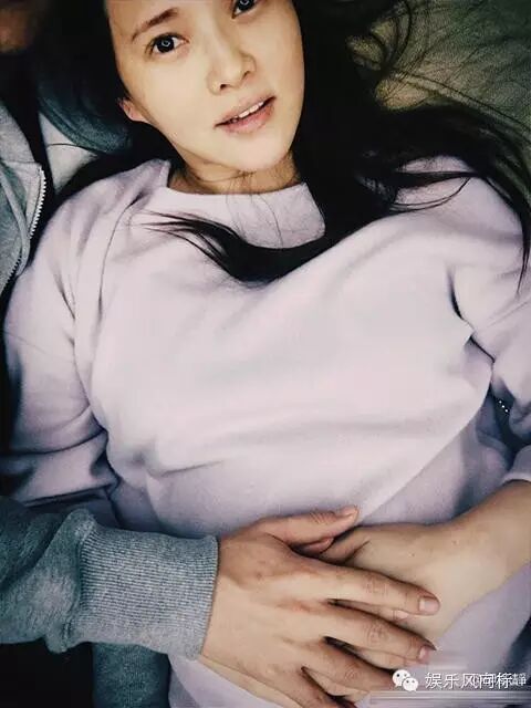 47岁伊能静孕中晒自拍 老公秦昊抚肚呵护