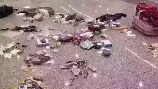 机场海关大厅变垃圾场?黄渤都被扣了?…真相是…出国买...