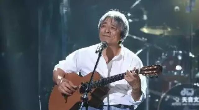 这个老男人一开口唱,崔健就哭了,时间也凝固了…