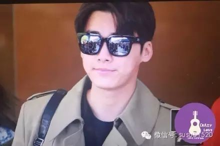 李易峰飞美国 墨镜中分帅气满分