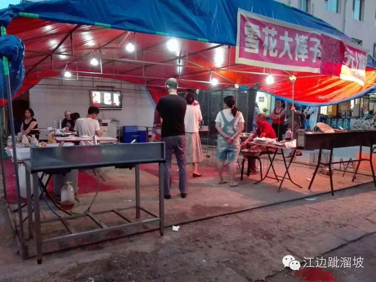 网曝吉林市城管人员大排档持酒瓶伤人致其血流满面 警方已介入
