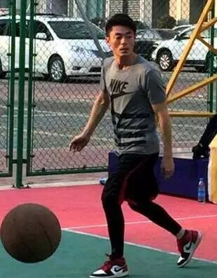 霍建华运球投篮技术超溜,一看就是个老司机!