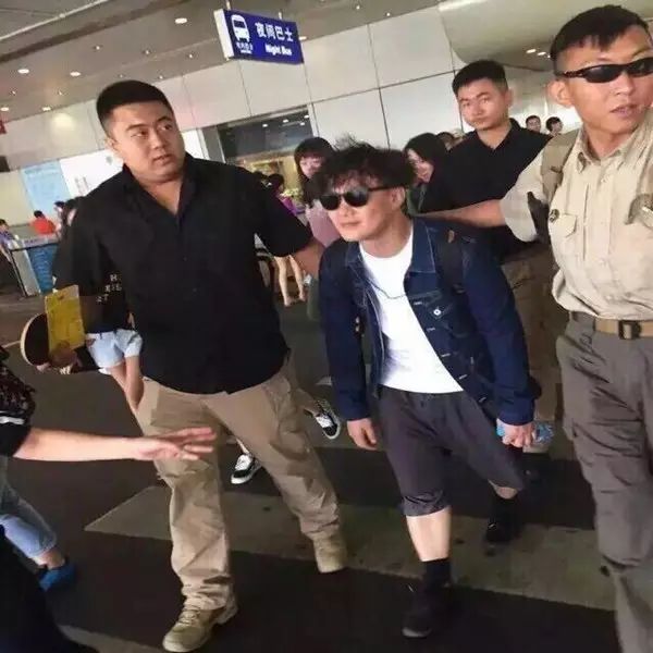 陈奕迅其实只有一米三!