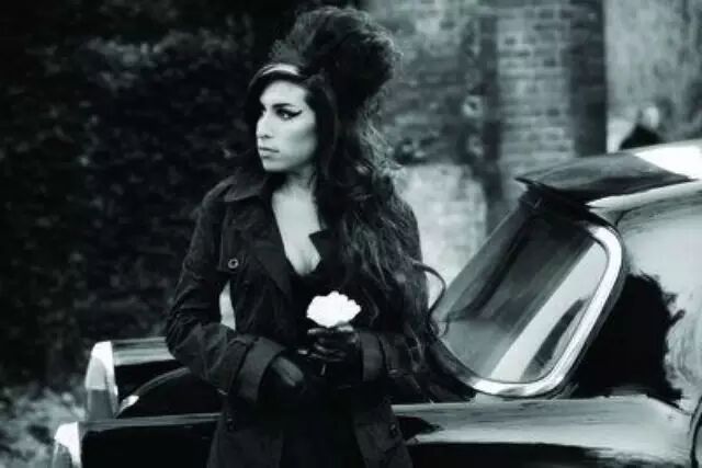 Amy Winehouse消费时代下的牺牲品