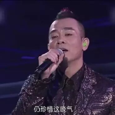 陈小春演唱《相依为命》无表情,看到了应采儿 后竟然......