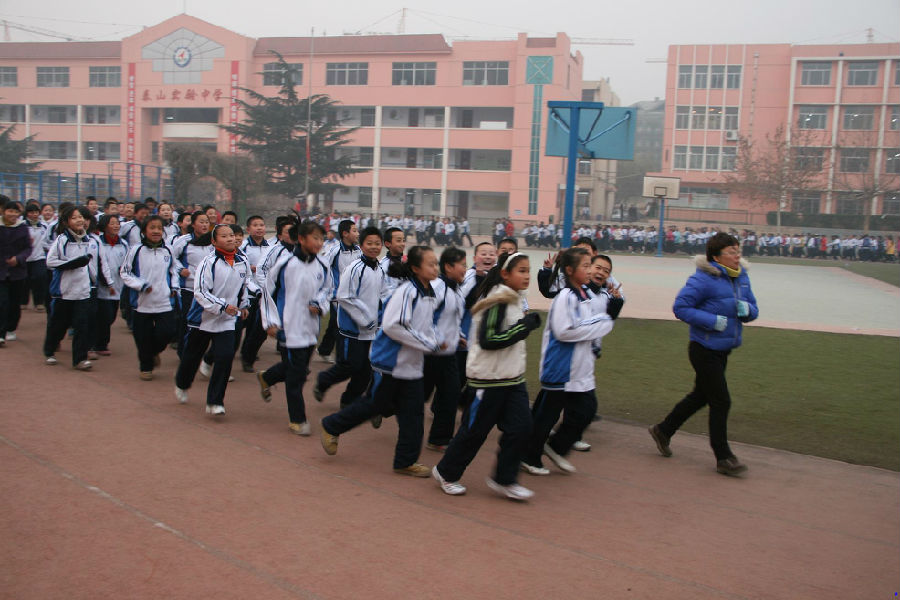 【盘点】泰安中小学校校服，堪称校园版蓝白生死恋