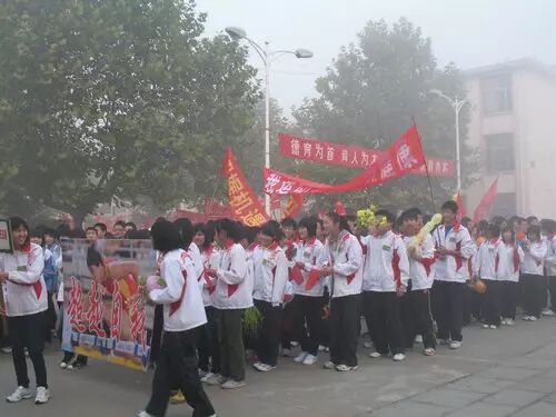 【盘点】泰安中小学校校服，堪称校园版蓝白生死恋