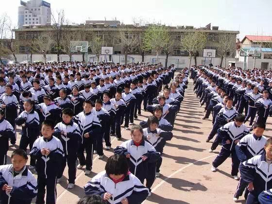 【盘点】泰安中小学校校服，堪称校园版蓝白生死恋