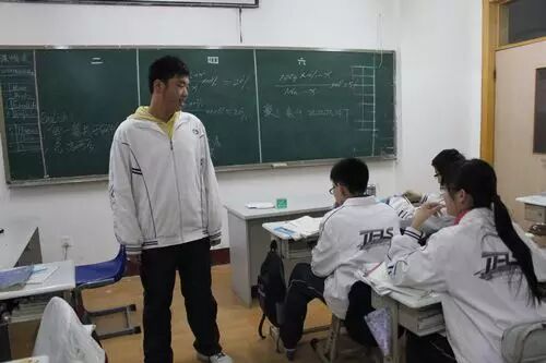 【盘点】泰安中小学校校服，堪称校园版蓝白生死恋