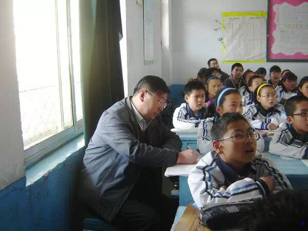 【盘点】泰安中小学校校服，堪称校园版蓝白生死恋