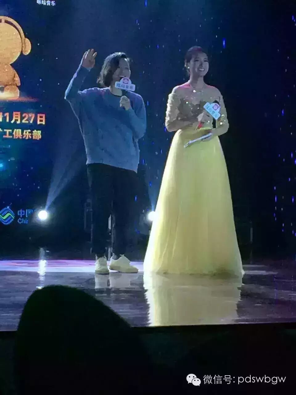 周笔畅、黄义达平顶山演唱会现场视频曝光   嗨爆啦~~