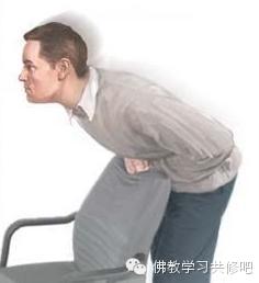 食物卡喉千万别拍背部!救了100多万人性命的“海姆立克急救法” 食物卡喉千万别拍背部!救了100多万人性命的“海姆立克急救法”