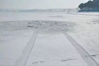 刺激！百万豪车掉冰窟，车内3人逃脱934 / 作者:额外听歌 / 帖子ID:111857