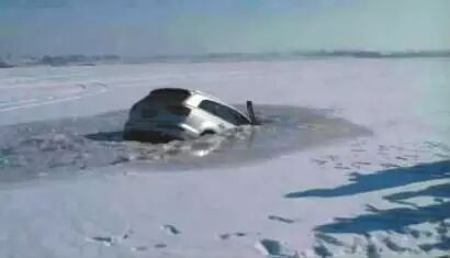 刺激！百万豪车掉冰窟，车内3人逃脱265 / 作者:额外听歌 / 帖子ID:111857