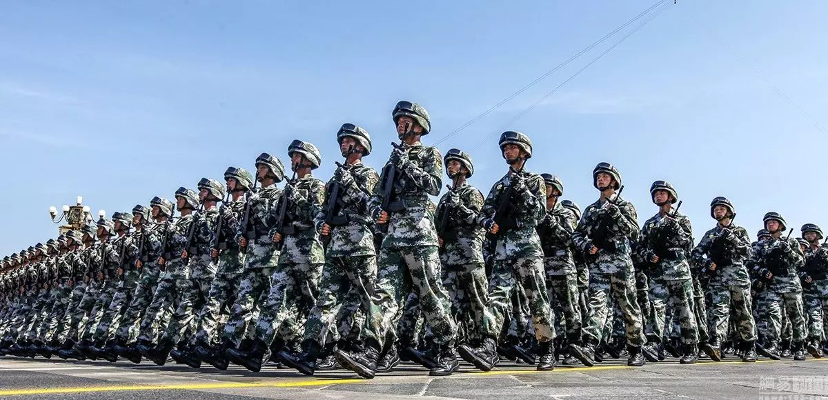 和小编聊天 今天 微信朋友圈彻底被大阅兵刷屏了 视频全实录 再回顾一