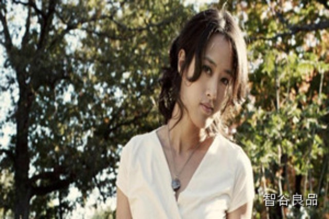 ...——Vienna Teng 华裔歌者