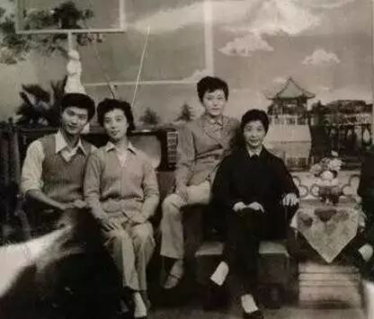 范冰冰奶奶旧照曝光,也是大美女!她家的基因,果然强大!