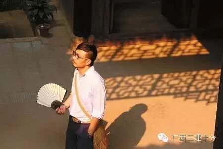 腹有诗书气自华,文艺范明星李健黄磊汪涵林青霞的书架