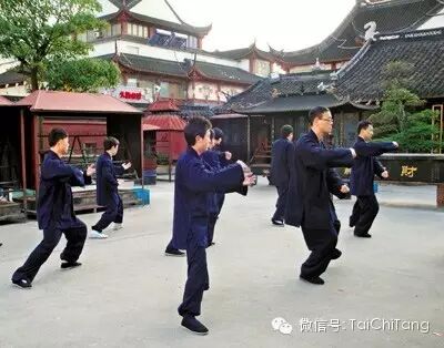 练太极拳穿什么鞋？什么鞋适合练太极拳？