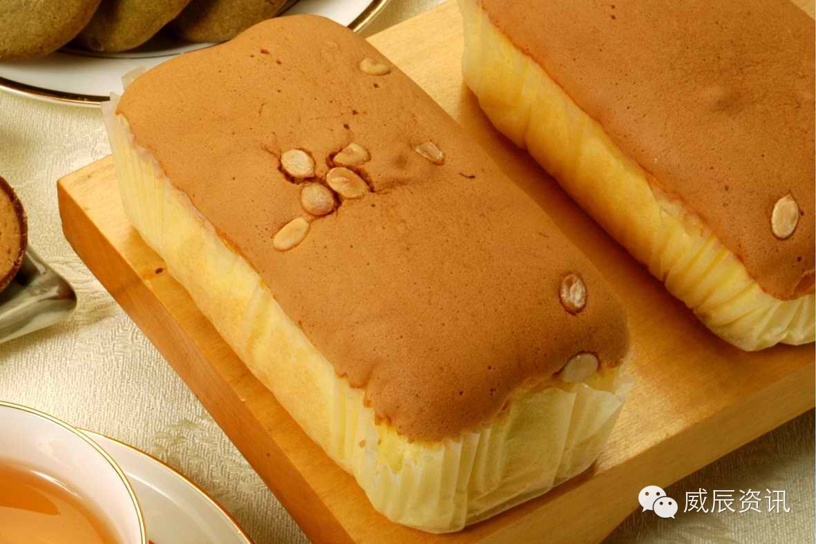 一,乳沫混合搅拌法:使用乳沫混合法能使烤出来的蛋糕体积松软,而组织
