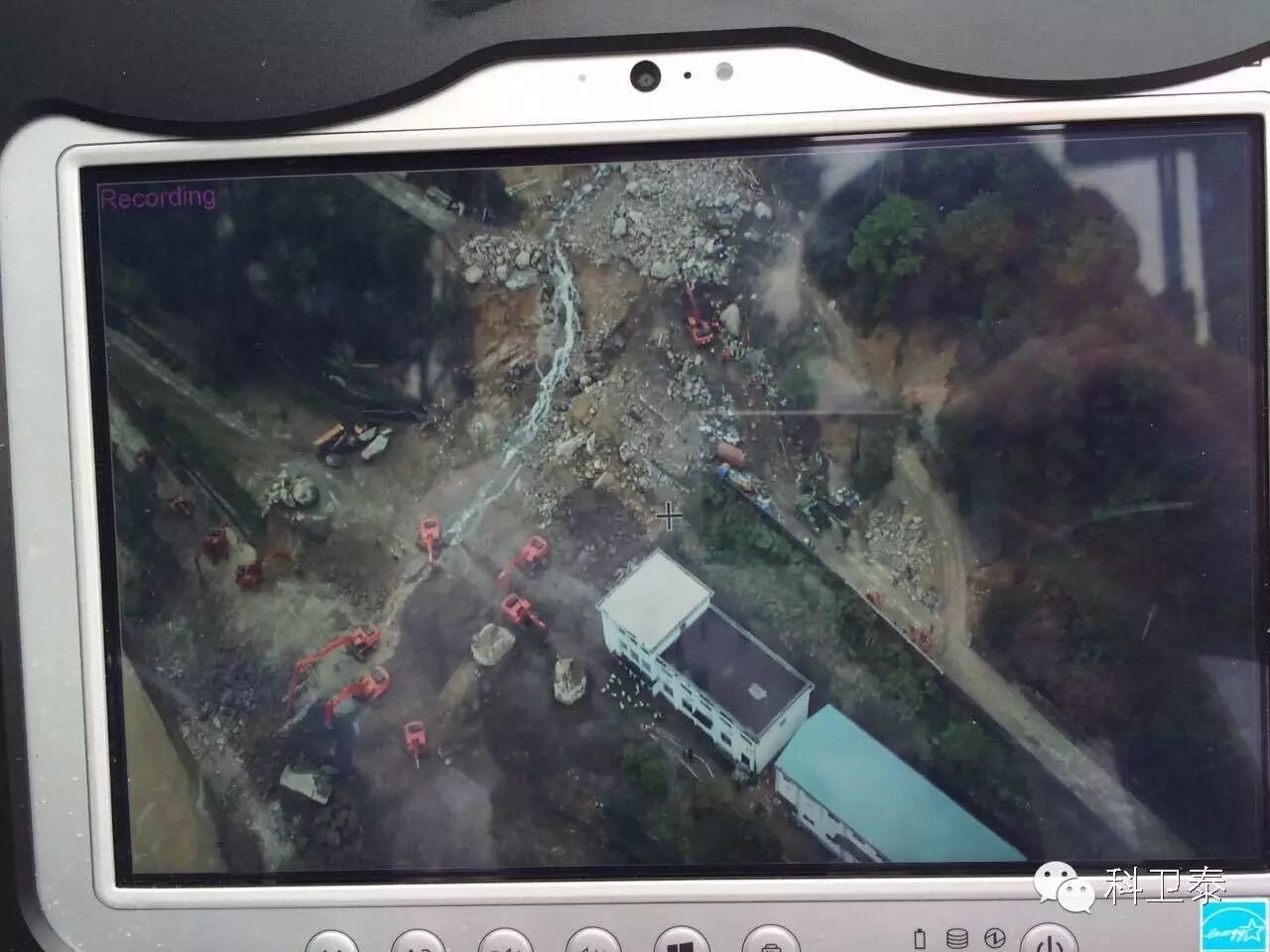 武警部隊(duì)科衛(wèi)泰煥影無(wú)人機(jī)航拍泰寧泥石流救援一線