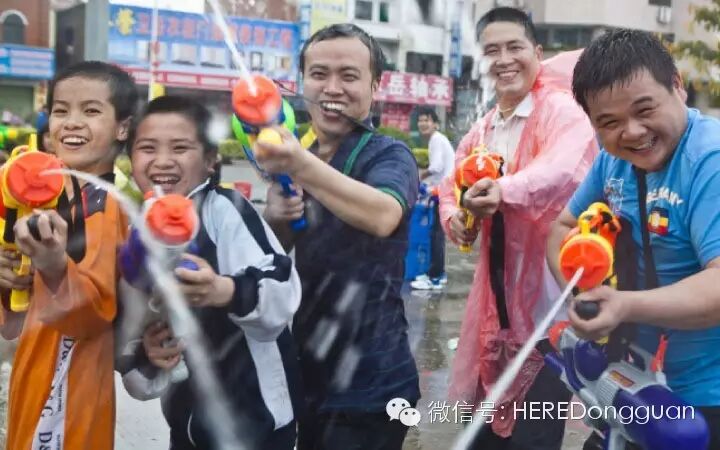 Dongguan's Ultimate Street Water Fight is Back! 终极水战