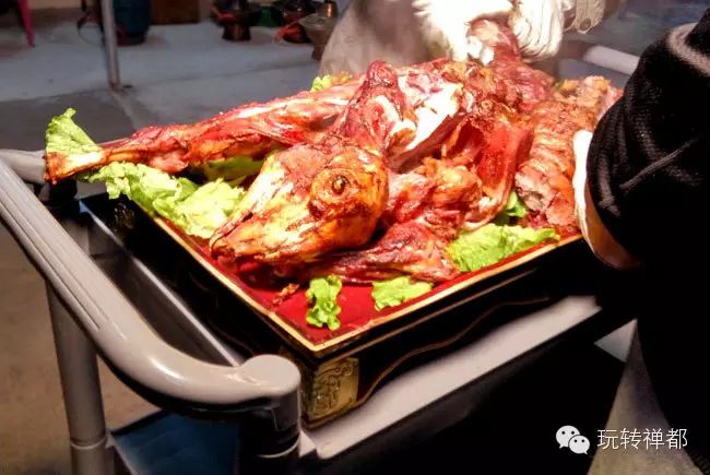 美食视频 2月3日首家"蒙古烤全羊"隆重开业 九折优惠