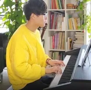 李荣浩钢琴曲串烧,其实都是一个调调,不信你听!