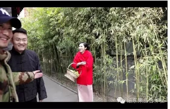 吴京亲自演示调戏妇女:调戏也要有艺术