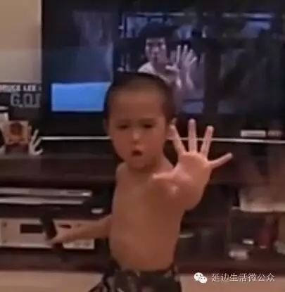 李小龙附身6岁小孩模仿李小龙 表情动作完美同步