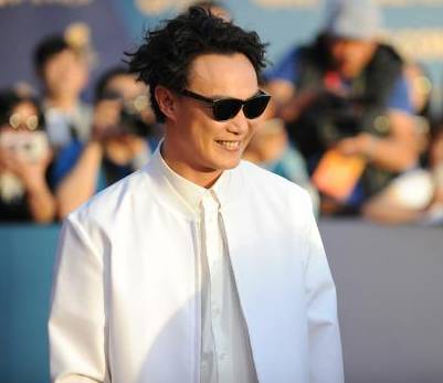 陈奕迅在爱妻督促下节食学瑜伽 身材已结实不少