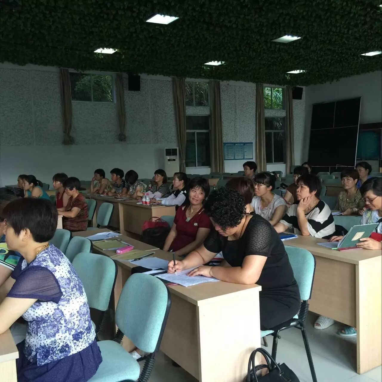 力洋镇召开2016年上半年计划生育工作会议-怀孕期