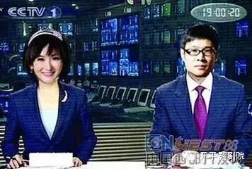 谢娜和小沈阳胡言乱语播新闻联播 笑背过气了