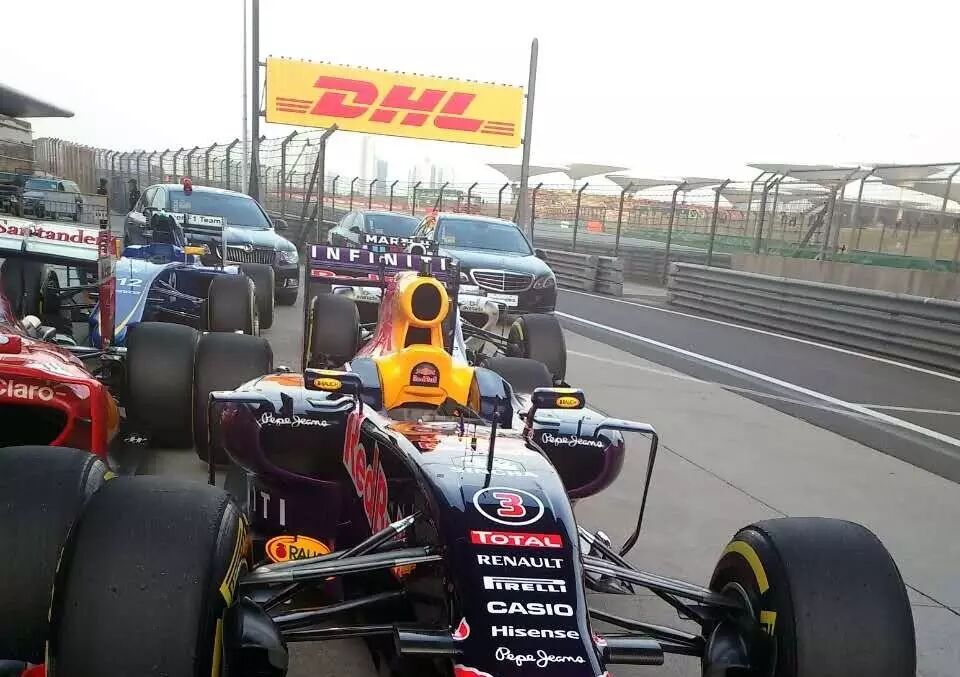 F1，艾比森陪你见证速度与激情