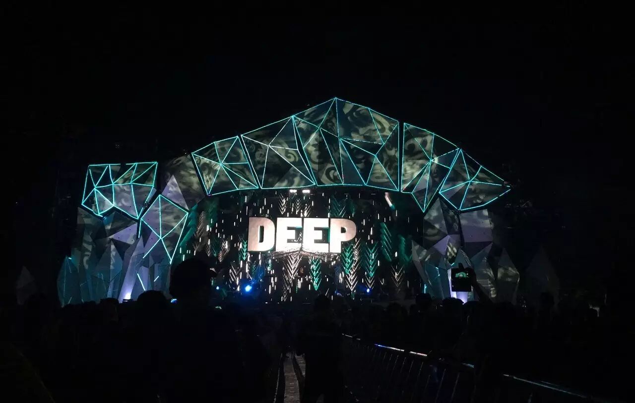 艾比森创意大屏点燃世界级DJ狂欢夜