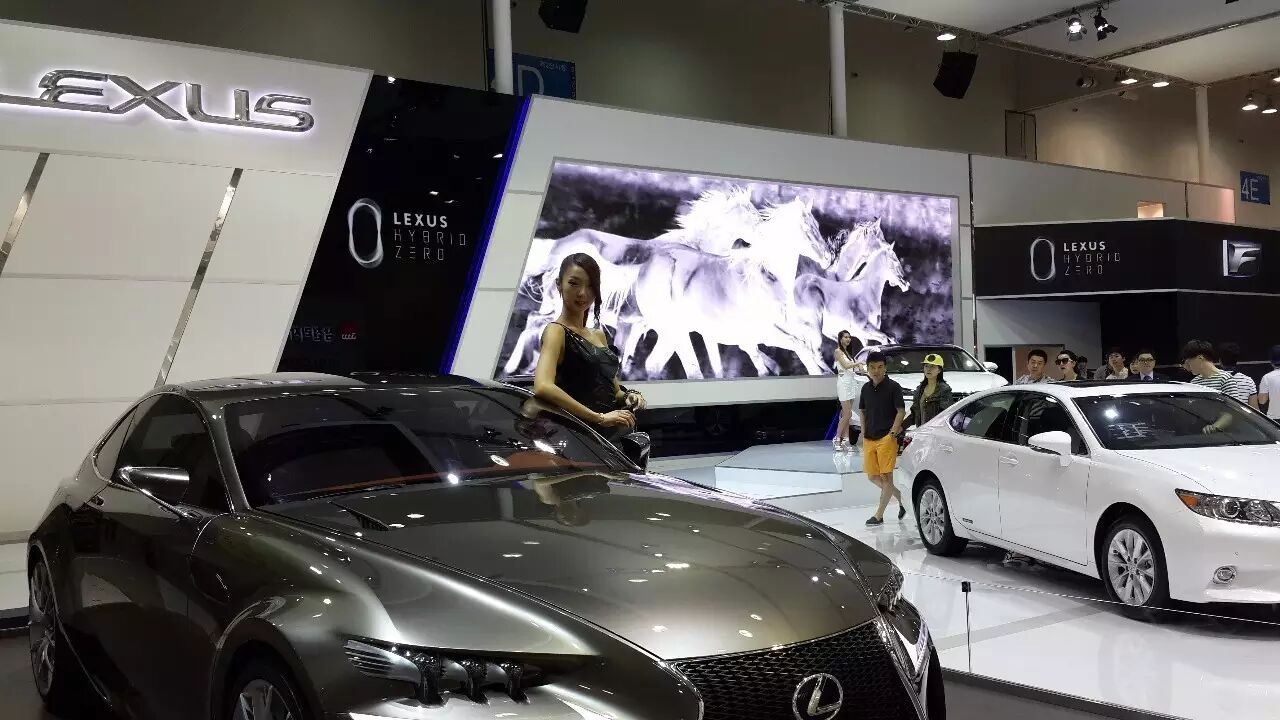 豪华车展不仅要有美女，更要有好屏！