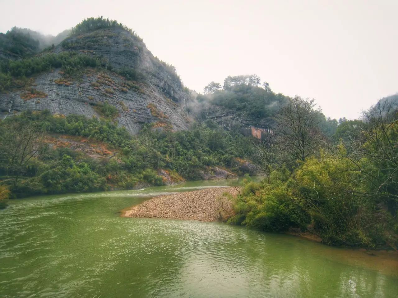 "三十六洞天"中武夷山位列第十六位,名"升真元化洞天",历来是古代
