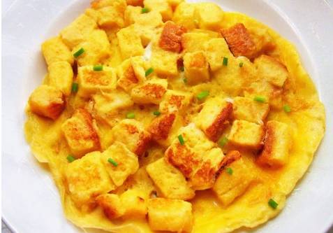 吃货们剩馒头的高逼格吃法 拔丝馒头or孜然馒头粒 好吃100倍！