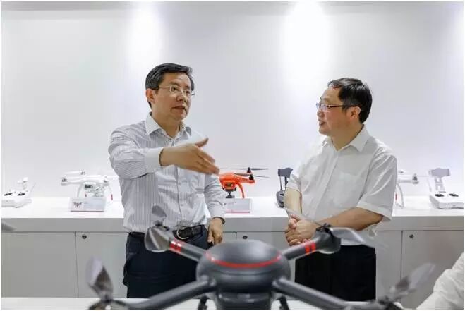 郴州市委副書記、市長(zhǎng)瞿海一行來道通科技公司考察指導(dǎo)工作