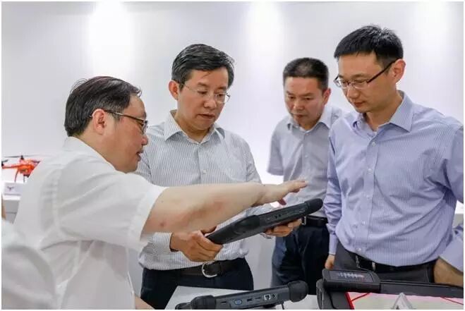 郴州市委副書記、市長(zhǎng)瞿海一行來道通科技公司考察指導(dǎo)工作