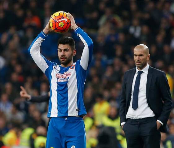 西班牙人队球衣胸前出现了“超级女声”