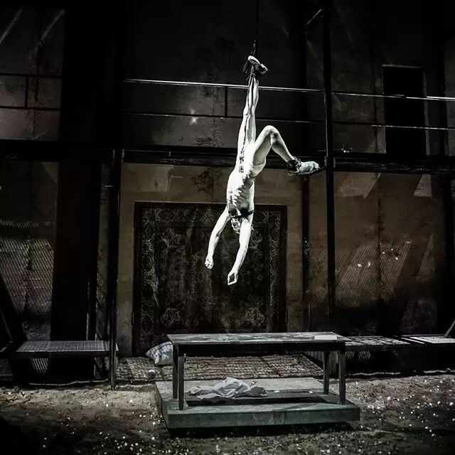 《理查三世》剧照,摄影Arno Declair