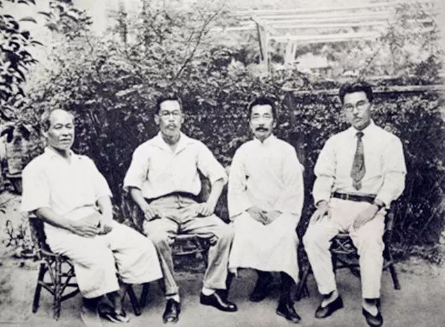 鲁迅与友人,内山完造(左一)与鲁迅(右二)