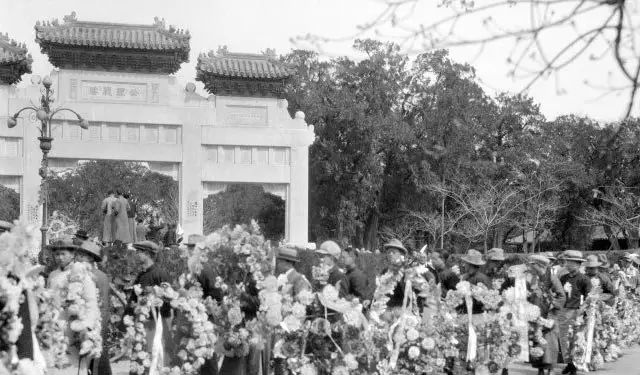 老照片:“公理战胜”碑